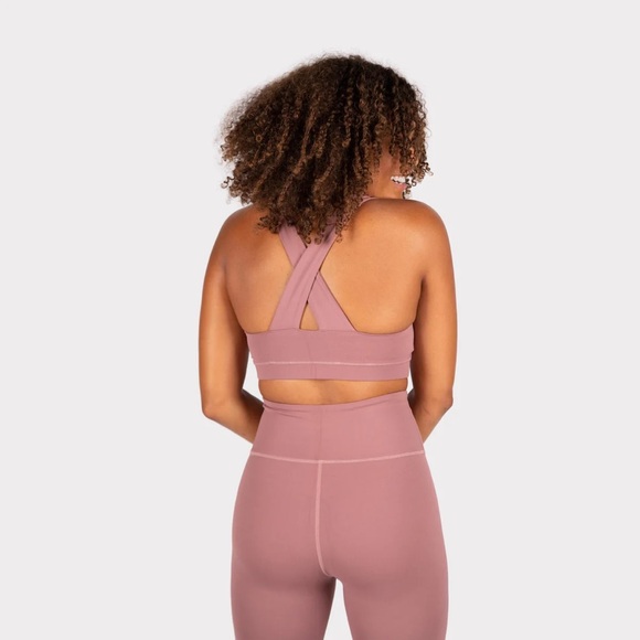 045EA.- Endeavor Athletic DRYFORCE® Sports Bra. Size Medium - Picture 3 of 5